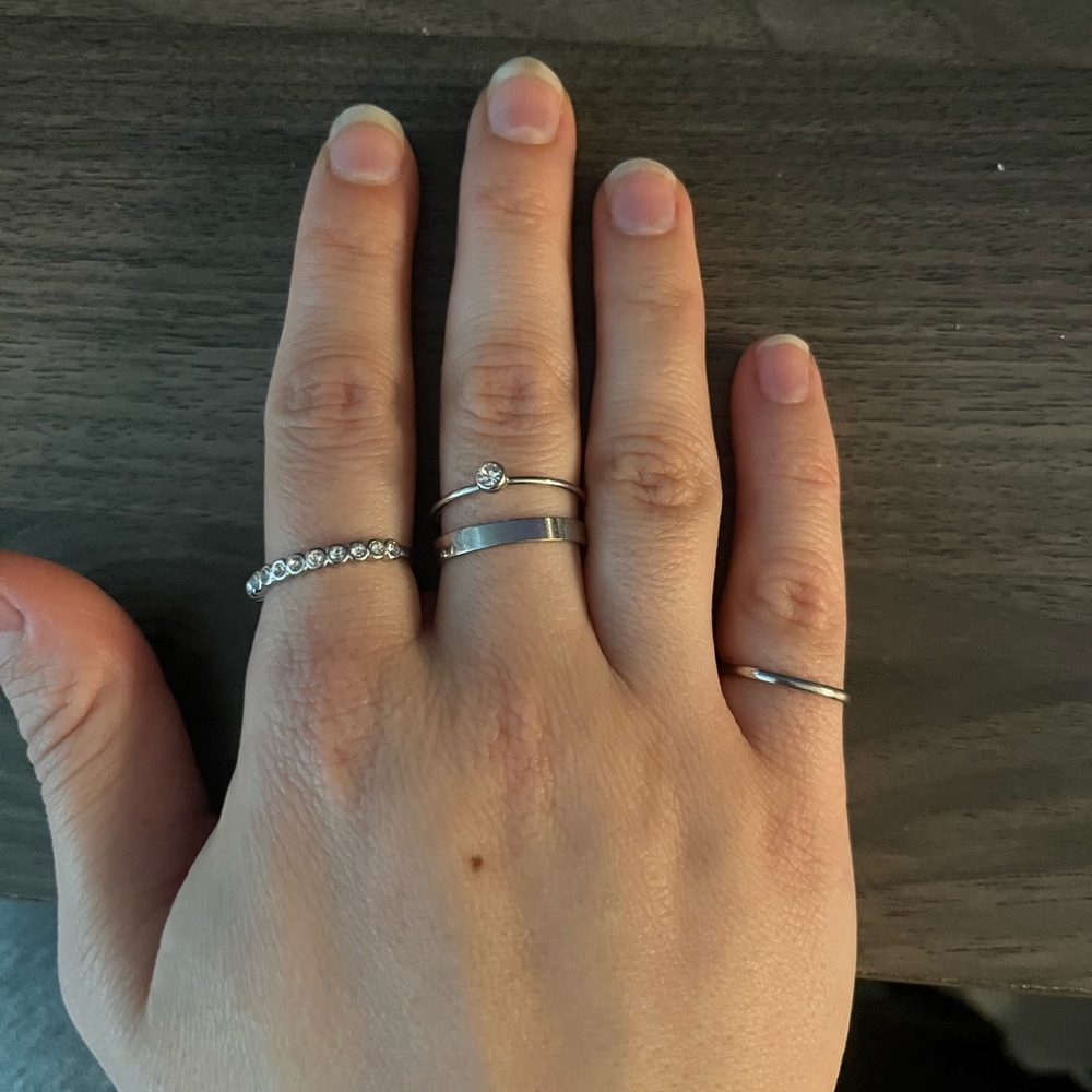 4-piece silver ring set *includes pinky ring